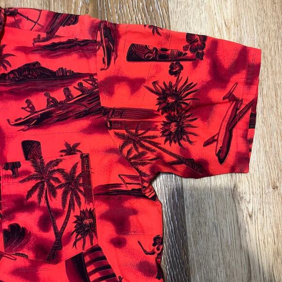 Vintage 1960s Loop Collar Hawaiian Camp Shirt L Gold Buttons Made In Hawaii Red - Picture 3 of 9